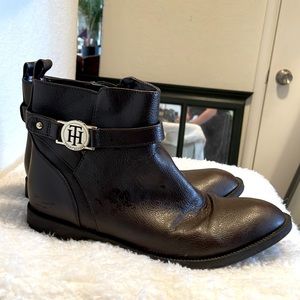 Brown vegan leather Tommy Hilfiger zip up ankle boots 7.5